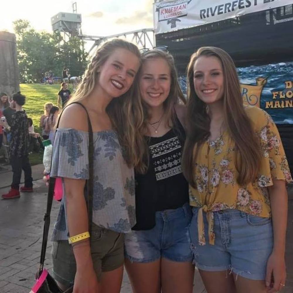 Meet your Posher, Cortney